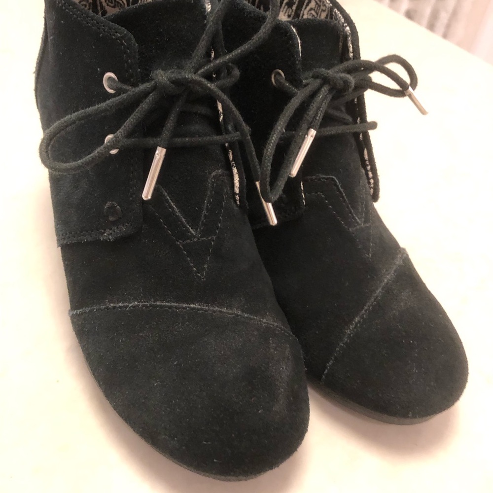 👢TOM’S Women’s 8W Black Suede “Desert Wedge” Boot EUC - Picture 5 of 5